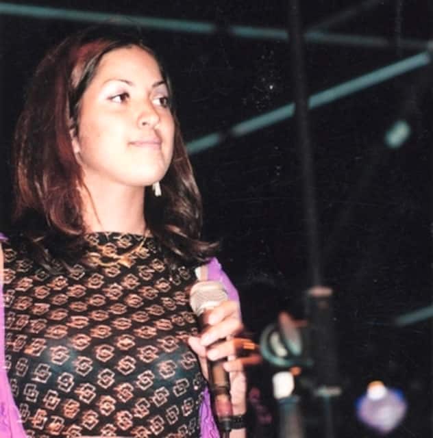 Valérie Martinez en 1996, l’un de ses premiers concerts, au parc des Bastions, à Genève, avec le groupe de reprises Master Key.