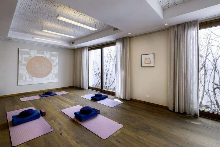 IL25_Peak Health - Good Life Room with Yoga Mats.jpg