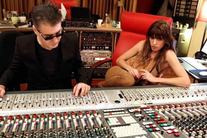 VIP LOU DOILLON
