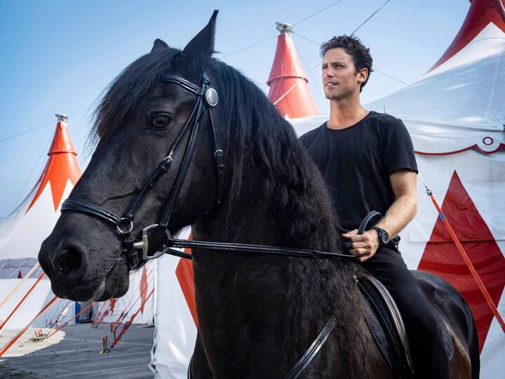 Bastian Baker_Knie