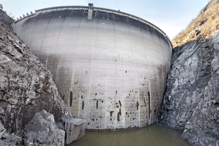 Le barrage de Contra