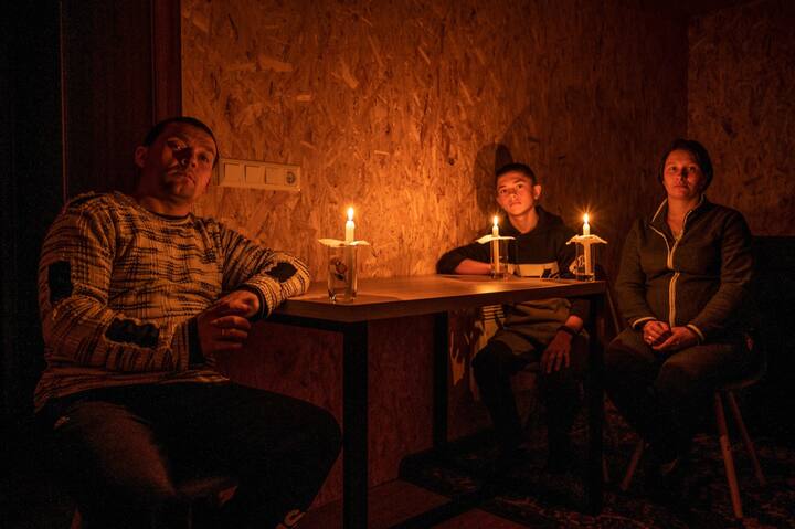 Tetiana Romanenka, 30 ans, Leonid Romanenko, bûcheron, 34 ans, Maksym Romanenko, 14 ans.