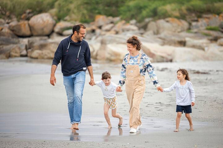 Cyril Coulot avec sa compagne Cécile Hoynant et ses deux filles