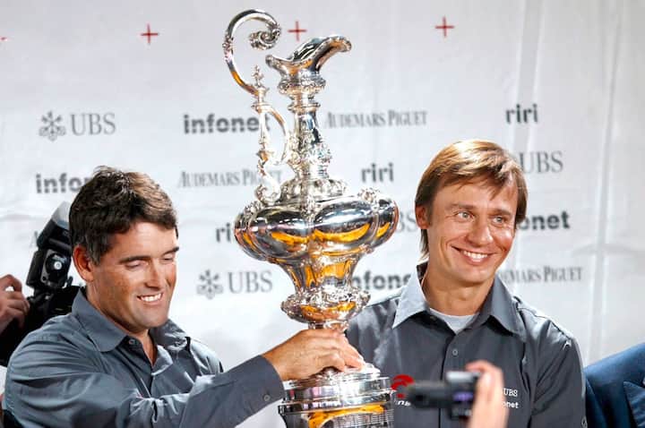 Il y a vingt ans, à Auckland: Russell Coutts gagnait avec et pour Ernesto Bertarelli (à dr.) le plus vieux trophée de l’histoire des sports, l’America’s Cup.