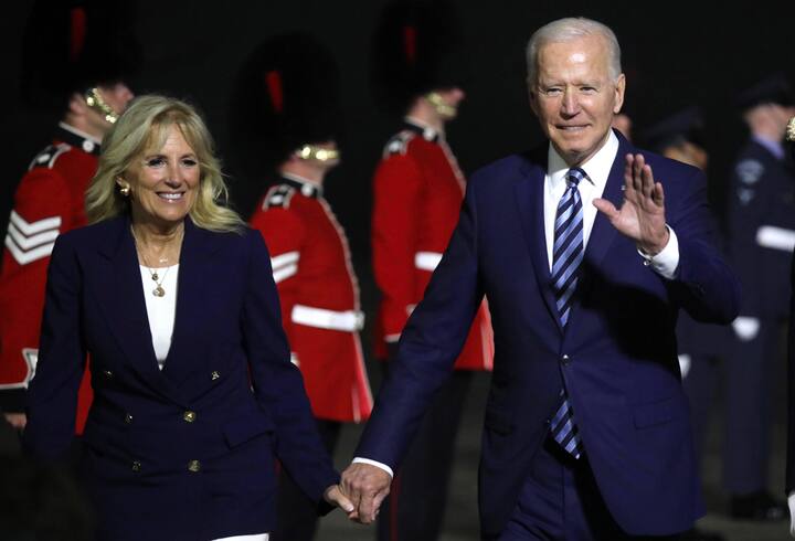 . 10/06/2021. Newquay, United Kingdom. US President Joe Biden and his wife Jill arrive in Newquay, Cornwall for the G7 Summit. PUBLICATIONxINxGERxSUIxAUTxHUNxONLY xPoolx/xi-Imagesx IIM-22258-0004