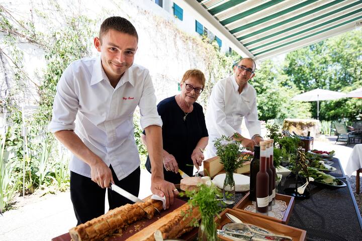 Guy, Ruth et Bernhard Ravet.