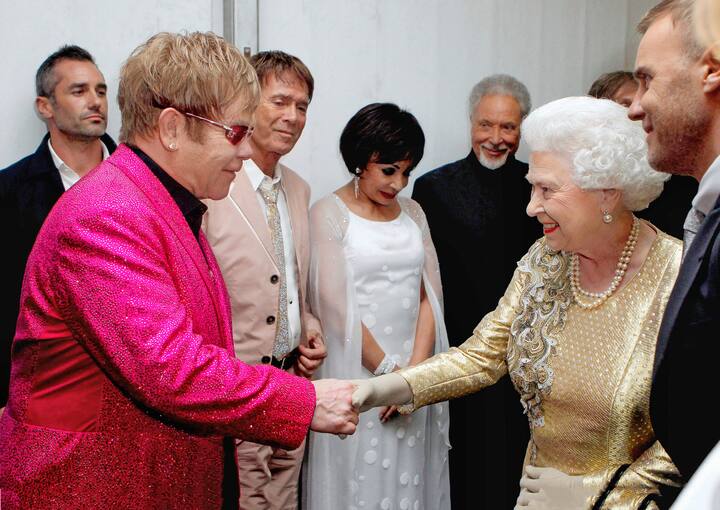 Elisabeth II et Elton John