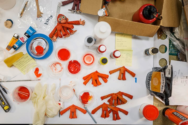 Fabrication du singe pour le film "Sauvages!"