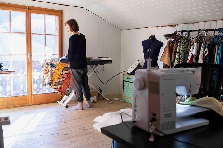 Joanie Ecuyer chez elle, à son atelier.