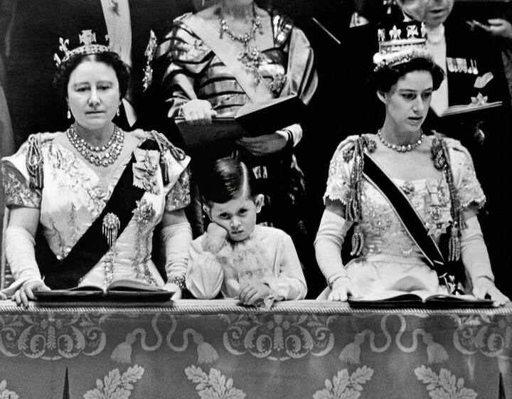 Charles enfant lors du couronnement de sa mère, Elisabeth II