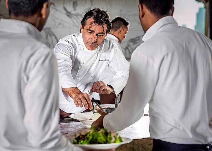 Yannick Alléno travaillant pour The One&Only The Palm, Jumeira, Dubai