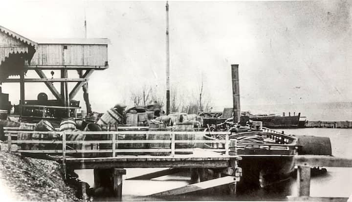 Gare portuaire provisoire du Landeron permettant de transborder le fret du train au bateau 1859 avant l'ouverture du chemin de fer le long du lac de Bienne en 1860