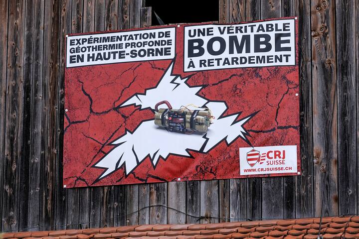 Pancartes d'opposition au fracking dans le Jura