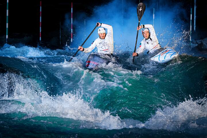 Thomas Koechlin (canoe gauche) et  Martin Dougoud (kayak droite) le 7 avril 2021 à Ivrea