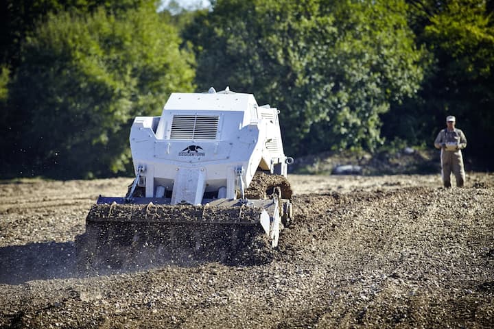 Le Digger est dirigé à distance afin que personne ne soit blessé
