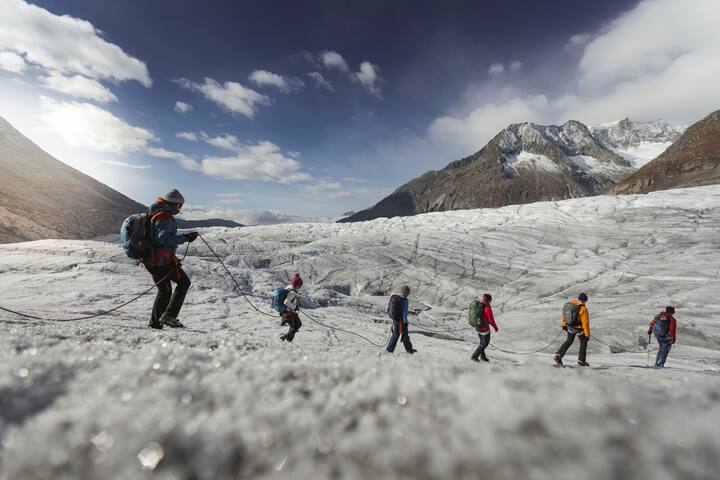 Gletschertour auf dem Grossen Aletschgletscher in der Aletsch Arena