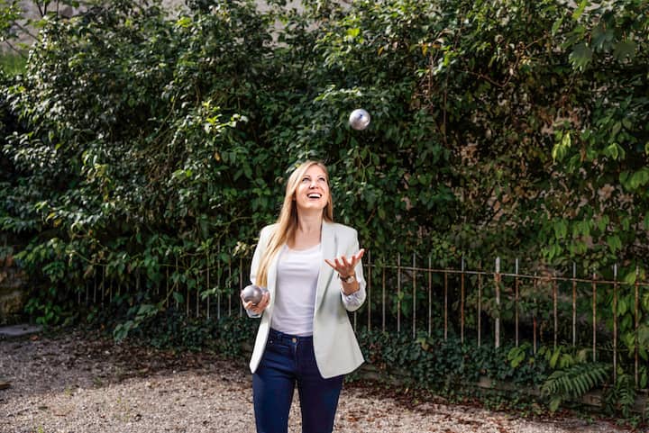 Rencontre avec la politicienne Carole Baschung (Morat, FR- Le Centre) lors d'un tournoi de pétanque