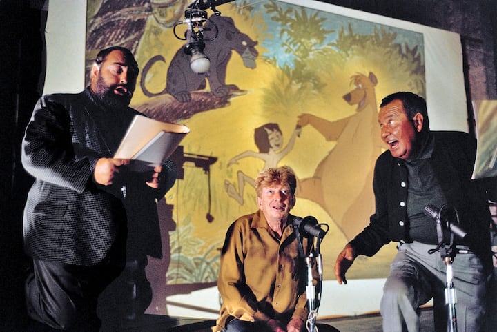 Disney a très vite compris que l’amélioration de l’animation seule ne suffisait pas. Il fallait soigner aussi la bande-son. Ci-dessus: trois acteurs enregistrent en 1964 des voix du «Livre de la jungle».