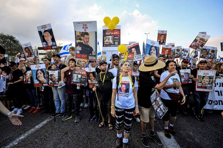Au terme d’une marche de cinq jours entre Tel-Aviv et Jérusalem, les familles des otages, rejointes par quelque 25000 personnes, ont clamé le 18 novembre en Israël leur inquiétude quant au sort de leurs proches détenus à Gaza.