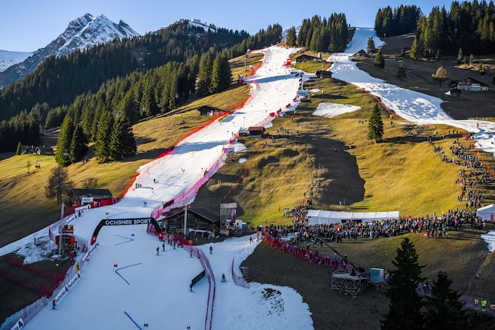 Adelboden, le 7 janvier 2023: vue aérienne de la piste avant la première course de slalom hommes pour la Coupe du monde