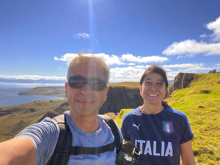 Jean-Luc Moner-Banet avec son épouse Lucia à l'île de Skye en automne 2022