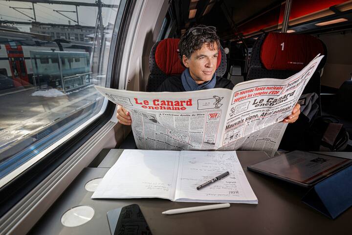 Reportage avec Chappatte entre son atelier à Genève et la théâtre Boulimie à Lausanne, le mercredi 10 janvier 2024
