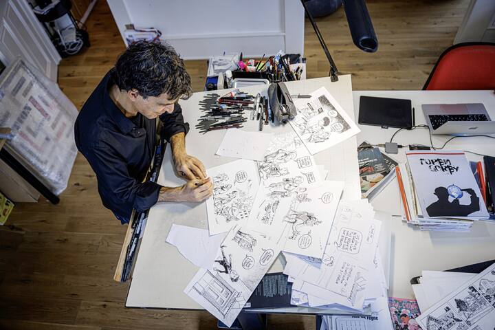 Reportage avec Chappatte entre son atelier à Genève et la théâtre Boulimie à Lausanne, le mercredi 10 janvier 2024