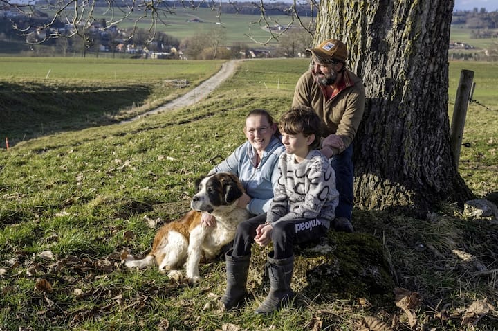 Françoise Jacquat, présidente de l’Association romande des paysannes professionnelles (ARPP), avec sa famille
