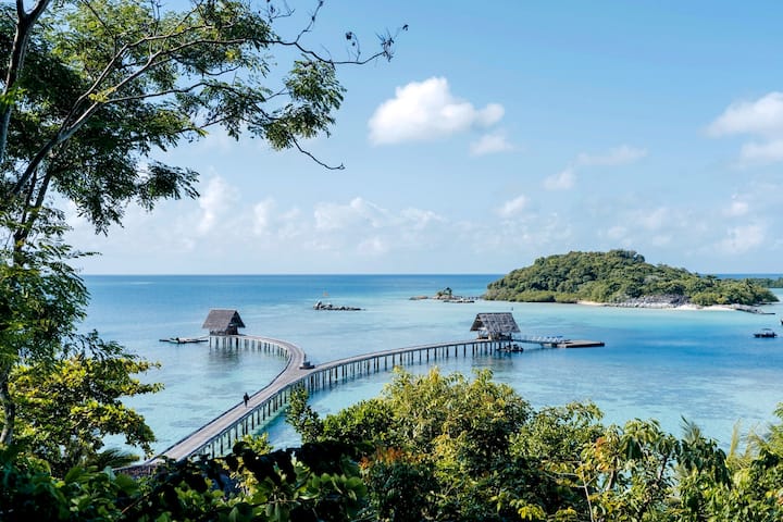 Le Bawah Reserve se trouve sur l’île de Pulau Bawah, en mer de Chine méridionale, entre Singapour et Bornéo