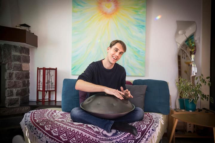Instruments suisses: Gaël Robert joue du hang