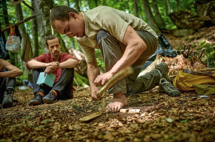 Nino Catalanotto, instructeur de survie, propose des stages d’immersion pour partager sa passion de la nature et de l’aventure