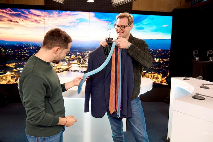 Le journaliste et rédacteur en chef de Léman Bleu Jérémy Seydoux sur le plateau du journal télé