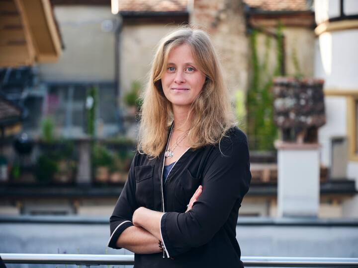 Selon Catherine Fournier, l'objectif principal de «ROCK YOUR LIFE! Schweiz» est de soutenir les jeunes dans leur intégration sociale et leur transition professionnelle.