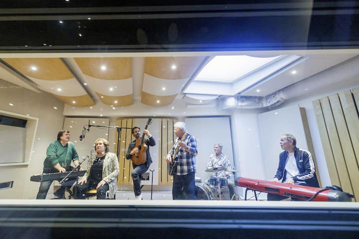 La répétition d’Alain Morisod et de ses Sweet People u Kitchen Studio des Eaux-Vives à Genève