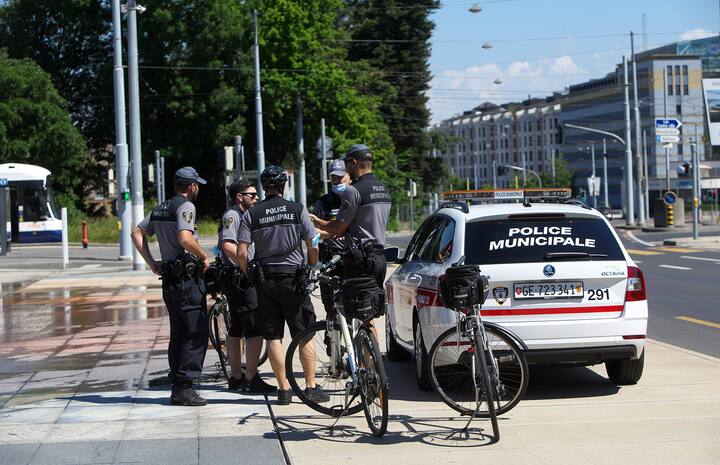 Polizei im Stadtgebiet Genf vor dem Gipfeltreffen Biden - Putin. Genf vor dem Gipfeltreffen von US-Prâ°sident Joe Biden und dem Prâ°sident der Russischen FËderation Wladimir Putin. Genf Genf Schweiz *** Police in Geneva area ahead of Biden Putin Geneva summit meeting US President Joe Biden and President of the Russian Federation Vladimir Putin Geneva Geneva Switzerland