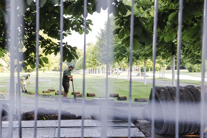 GenÃ¨ve, 11 juin 2021. PrÃ©paratifs pour le Sommet de GenÃ¨ve. La protection civile genevoise installe des barbelÃ©s sur tout le pourtour du parc de la Grange puis celui des eaux vives. Â© Niels Ackermann / Lundi13
