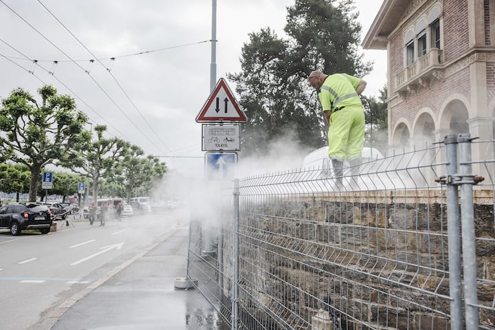 GenÃ¨ve, 9 juin 2021. PrÃ©paratifs pour le Sommet de GenÃ¨ve. Le Parc de la Grange et son pourtour sont nettoyÃ©s, sÃ©curisÃ©s et les chemin d'accÃ¨s y sont rÃ©novÃ©s en urgence. Â© Niels Ackermann / Lundi13