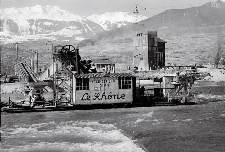 Réfection des digues du Rhône par l'entreprise Losinger.