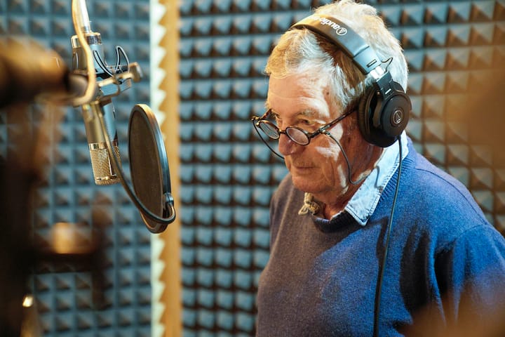 michel bühler UNE CHANSON POUR SAUVER LA PLANETE, un projet commun initié par Henri Dès et Jacques Dubochet. Images réalisées lors de l'enregistrement, Blend Studio, Lutry, mars 2021