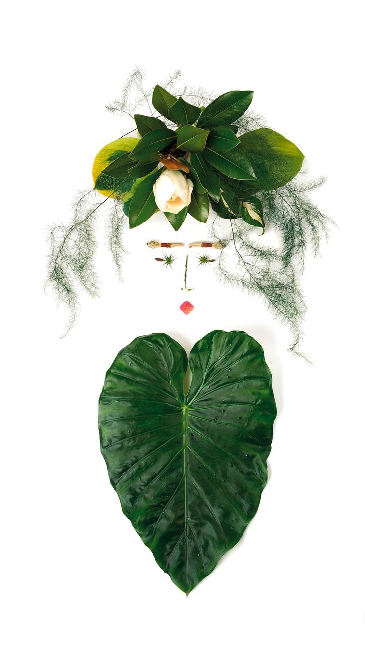 Natures mortes: composition de femmes-fleurs à partir de fleurs et de feuilles