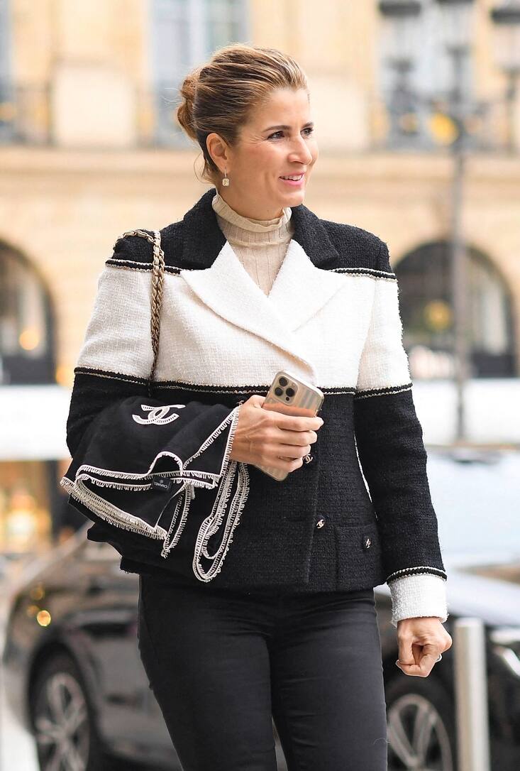 Mirka Federer arrive à l'hôtel Riz après avoir assisté au défilé Chanel Haute Couture printemps