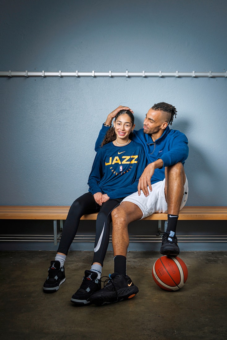 Naledi et Thabo Sefolosha dans un vestiaire des Galeries du Rivage à Vevey