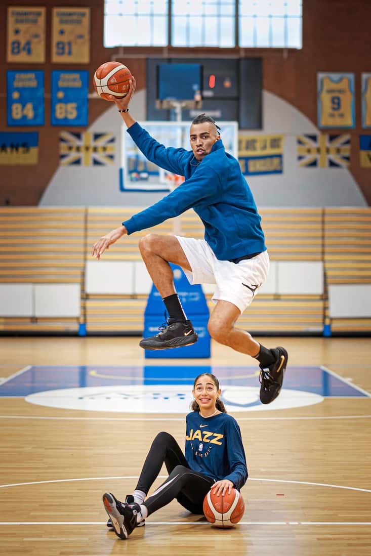 Thabo et Naledi Sefolosha dans la salle des Galeries du Rivage, à Vevey.
