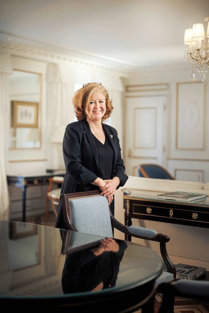 La cheffe concierge Sylvie Gonin dans une suite royale du Beau-Rivage Palace