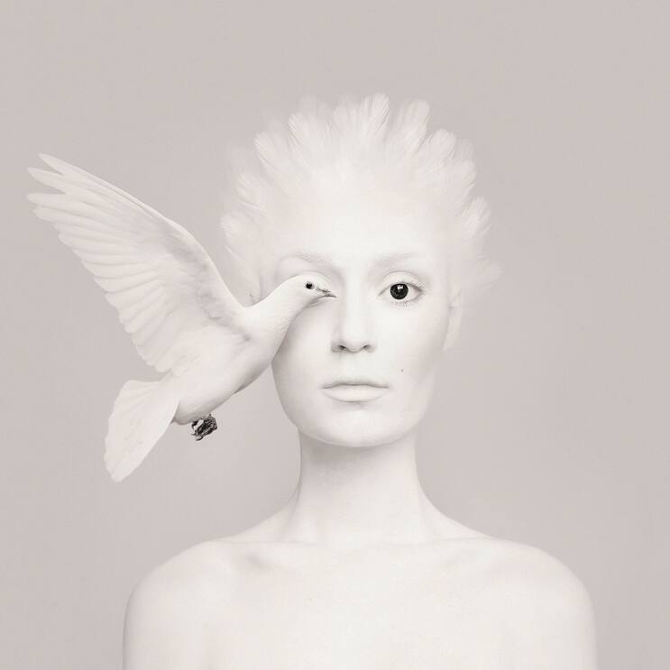 Flora Borsi, autoportrait de la série Animeyed