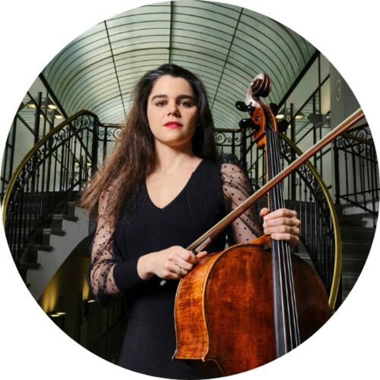 Estelle Revaz, violoncelliste